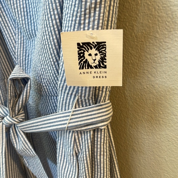 Anne Klein, Blue & White pin stripe size 10 - Picture 5 of 8